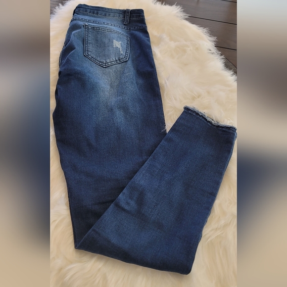 Jeans - Picture 2 of 3